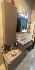 Mobile bagno con lavello integrato