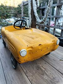 automobilina a pedali