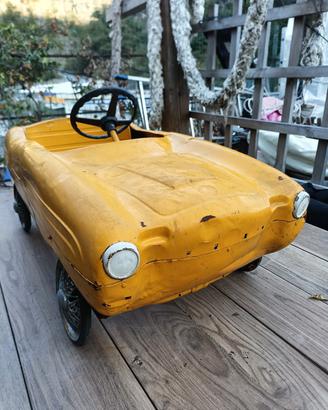 automobilina a pedali