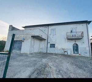 Casa indipendente con giardino