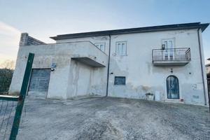 Casa indipendente con giardino