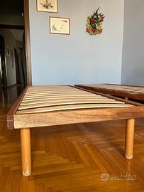 Letto singolo in legno massello