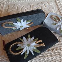 trousse in feltro con applicazione stella alpina