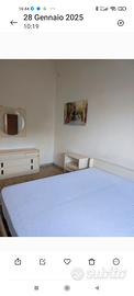Camera in appartamento con letto matrimoniale