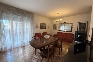Appartamento di 120 m² con 5 locali e box auto a V