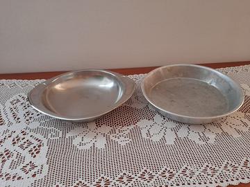 2 ciotole: acciaio diam 22 cm e alluminio diam 24