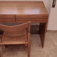 Piccola scrivania con sedia 