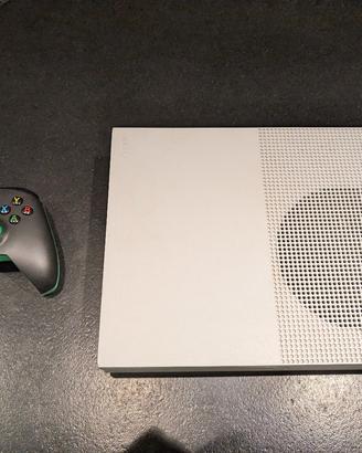 Xbox One s 1tb + joypad
