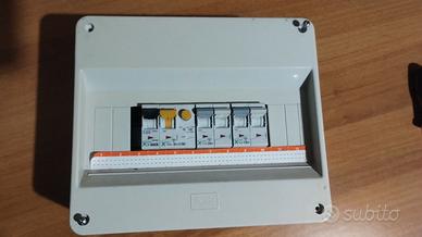 Quadretto elettrico completo di interruttori