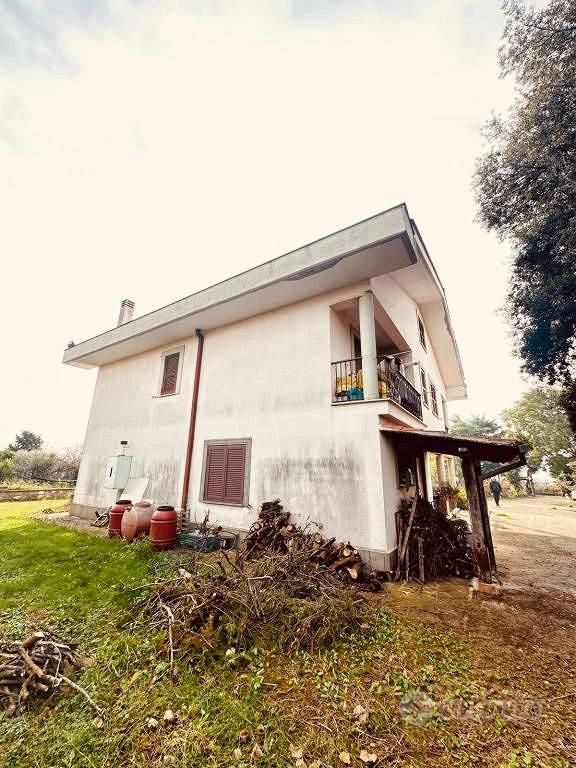 Villa di 350 m² con più di 5 locali a Genzano di R - Vista 5