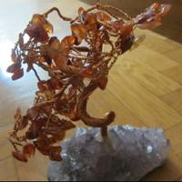 Albero in rame e pietre