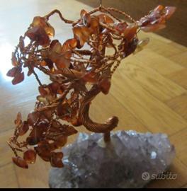 Albero in rame e pietre