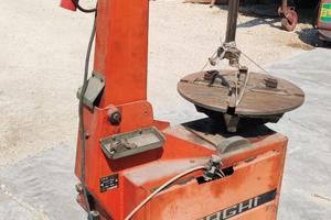 Smontagomme Auto Corghi artiglio con difetti