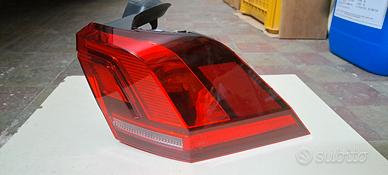 Faro stop dx tiguan 2 con piccola imperfezione