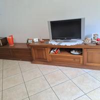 MOBILE LUNGO E BASSO CON VANO PORTA LEGNA