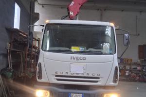 Iveco eurocargo con gru retro cabina e cassone