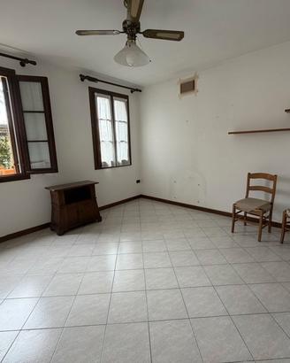 CAZZAGO DI PIANIGA Ampia Casa Singola con scoperto
