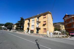 4 LOCALI A SERRA RICCÒ