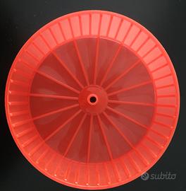 Ruota in plastica per criceti e scoiattoli.