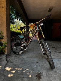Bici downhill commencal