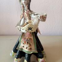 Donna sarda in costume  ceramica