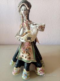 Donna sarda in costume  ceramica