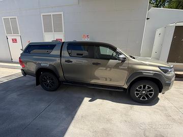 Toyota hilux invincible 2.8 160 cv