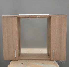 Mobile bagno con specchio, due pensili, faretti.