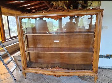 Vetrina antiquariato