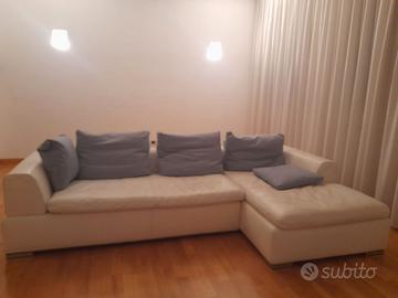 DIVANO ANGOLARE IN PELLE COLOR BIANCO by Natuzzi