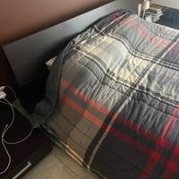 LETTO CON MATERASSO COMODINI E BAJOUR