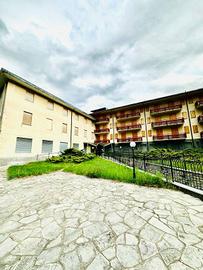 Palazzo / Stabile di 4200 m² con più di 5 locali a