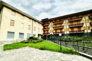 Palazzo / Stabile di 4200 m² con più di 5 locali a