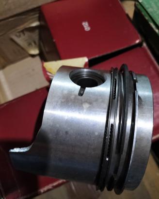 pistoni fiat 131/132/ lancia Beta 