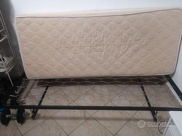 rete con piedi chiudibili e materasso, singolo
