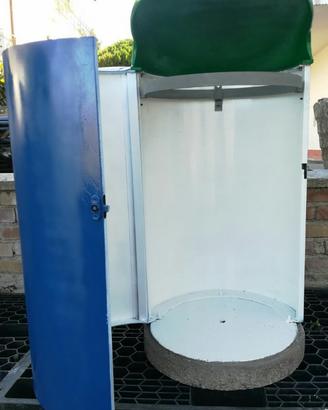 Contenitore porta-rifiuti con base in calcestruzzo