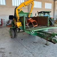 Biotrituratore/cippatore a cardano con gru