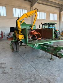 Biotrituratore/cippatore a cardano con gru