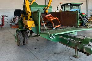 Biotrituratore/cippatore a cardano con gru