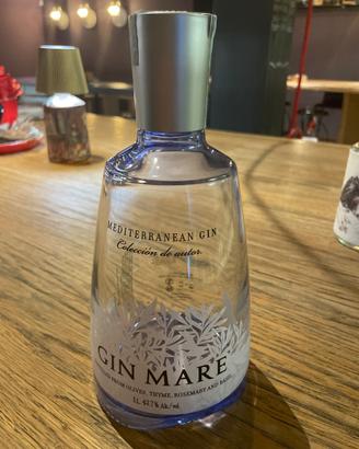Bottiglia vuota gin mare