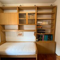 Cameretta a ponte con libreria, letto e scrivania