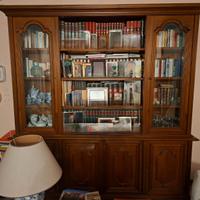 Libreria in Noce con. N.6 Ante e N.3 Ripiani Fissi