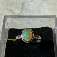 Anello in argento con opale naturale