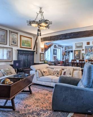 Villa di 232 m² con più di 5 locali a Castana