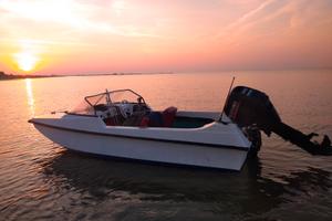 Barca motore carrello