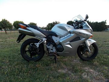 HONDA VFR 800 V-TEC