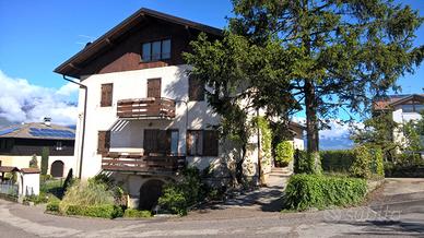 Terra-cielo storico di 245 m2 catastali in Val di