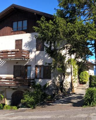 Terra-cielo storico di 245 m2 catastali in Val di