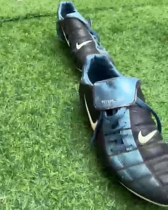 Scarpa da calcio, total 90, numero 44, da bagnato