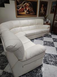 Divano bianco ad angolo 6 posti con 2 relax